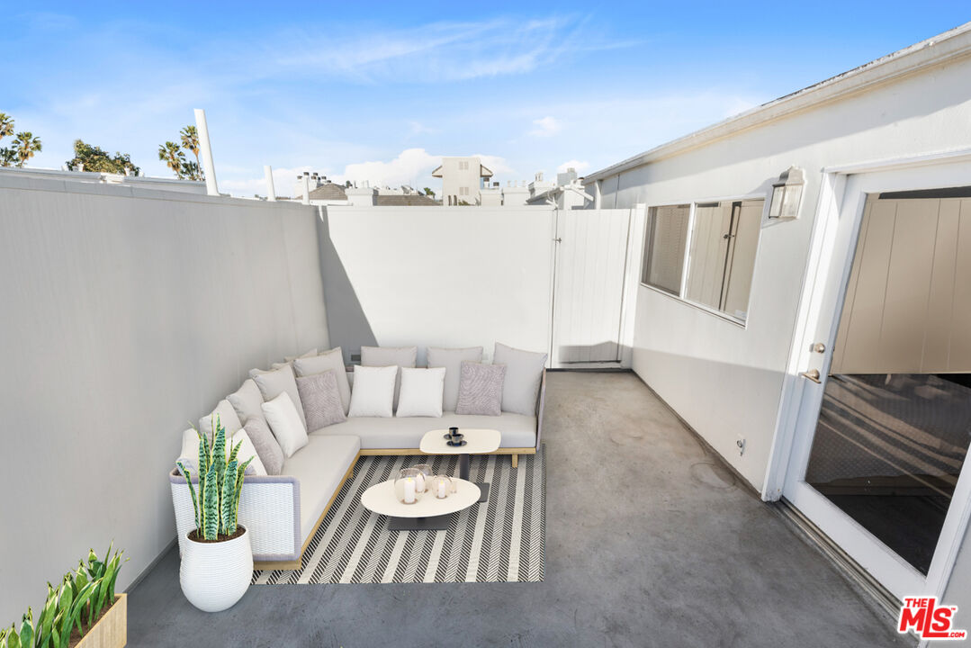 11690 Montana Ave Unit: PH303
