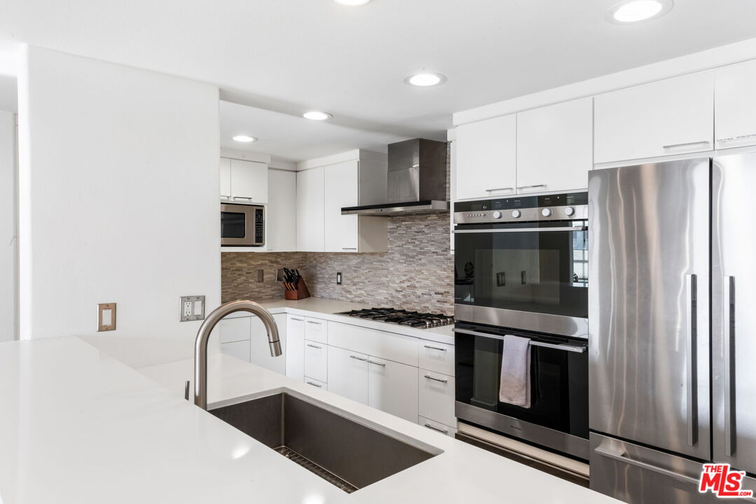 11690 Montana Ave Unit: PH303