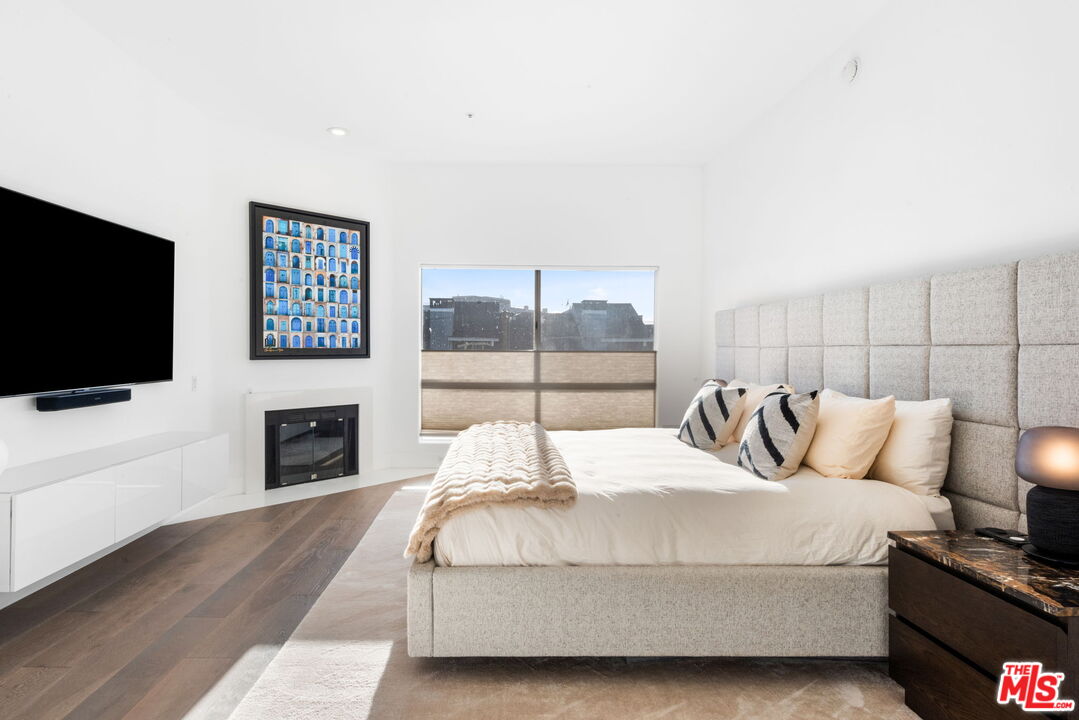 11690 Montana Ave Unit: PH303