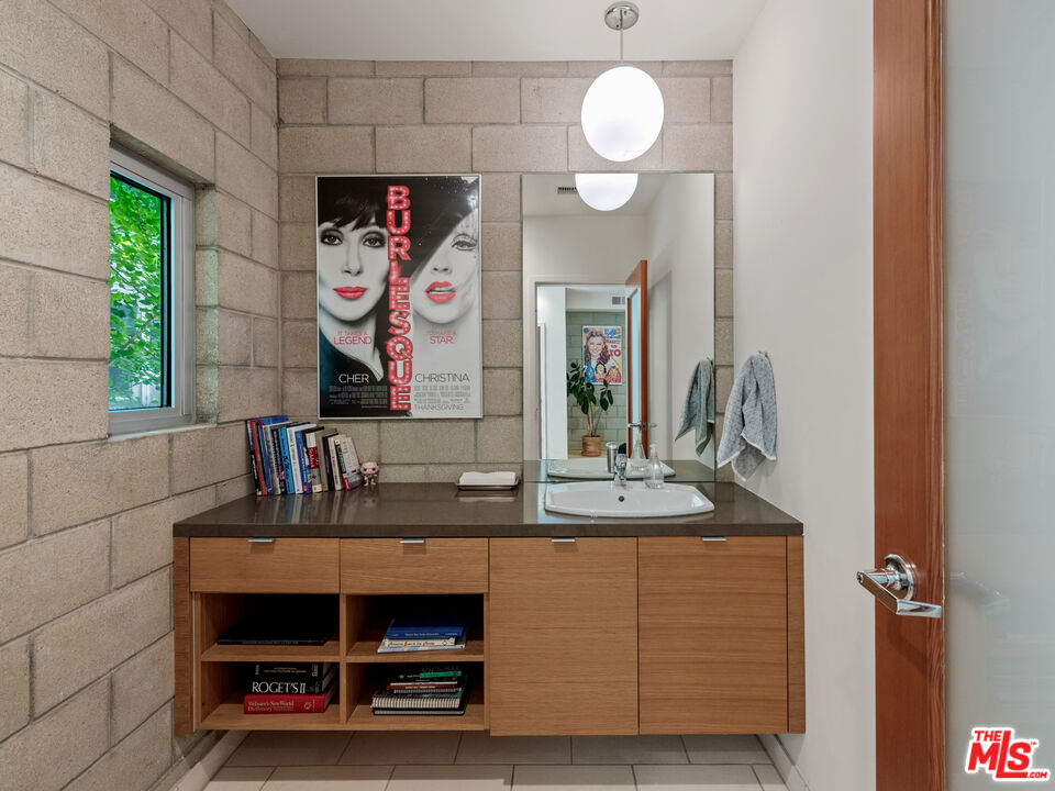 3450 Cahuenga Blvd Unit: 410