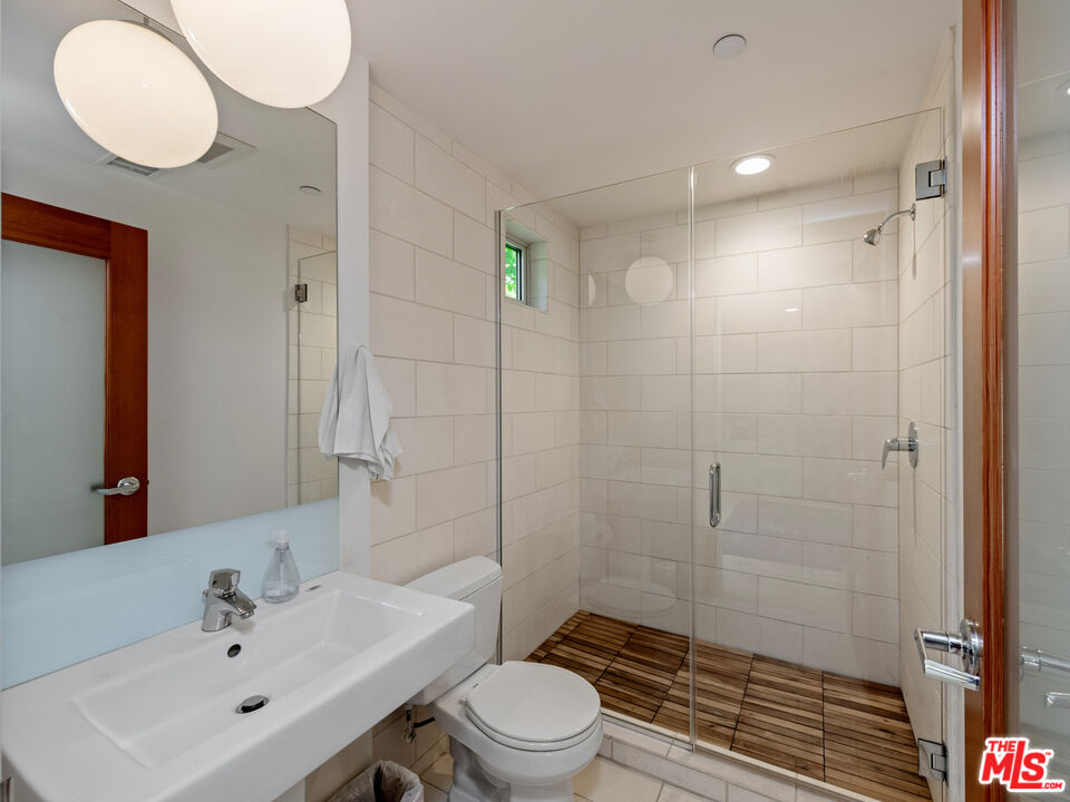 3450 Cahuenga Blvd Unit: 410