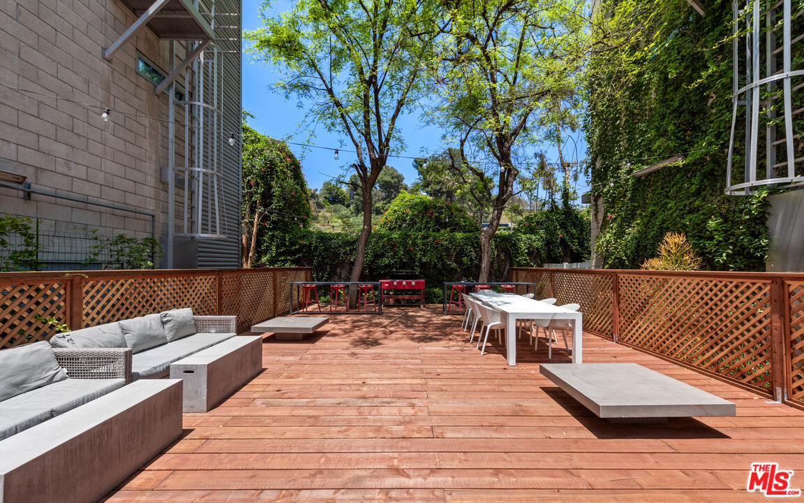 3450 Cahuenga Blvd Unit: 410