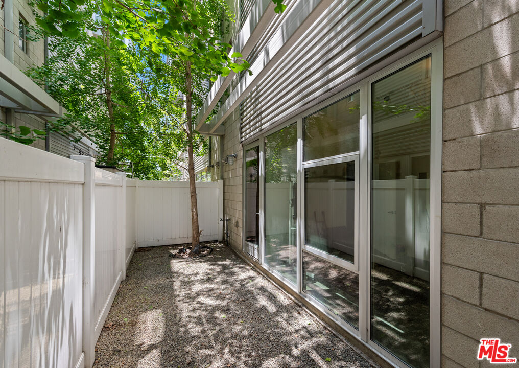 3450 Cahuenga Blvd Unit: 410