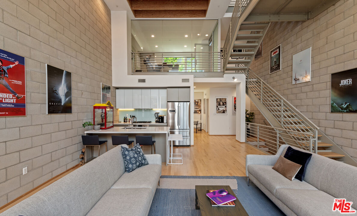 3450 Cahuenga Blvd Unit: 410