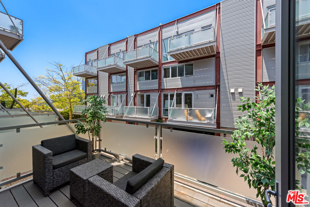 3450 Cahuenga Blvd Unit: 410