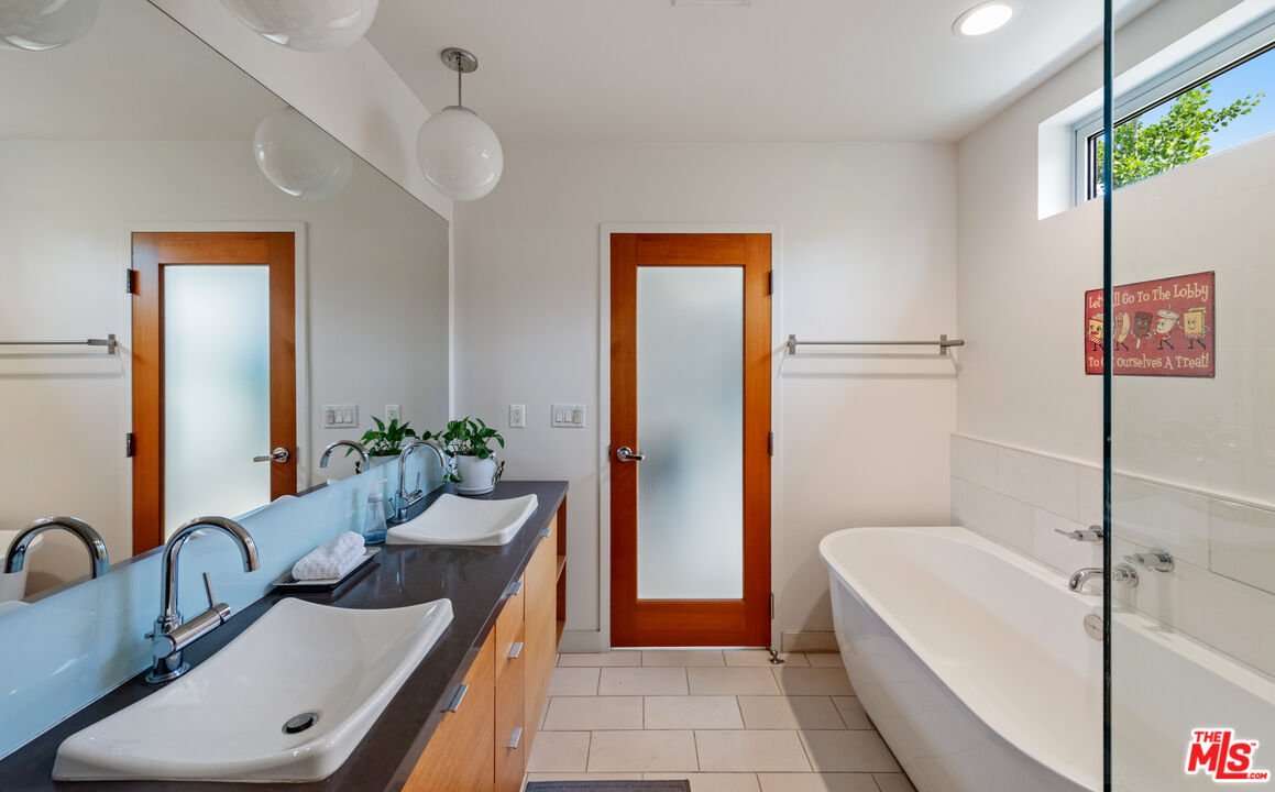 3450 Cahuenga Blvd Unit: 410
