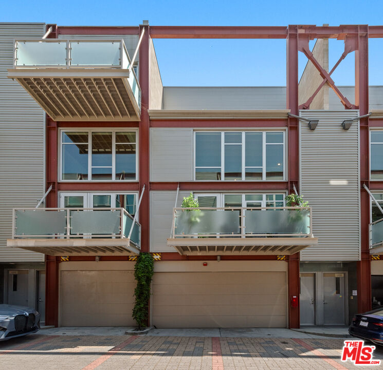 3450 Cahuenga Blvd Unit: 410