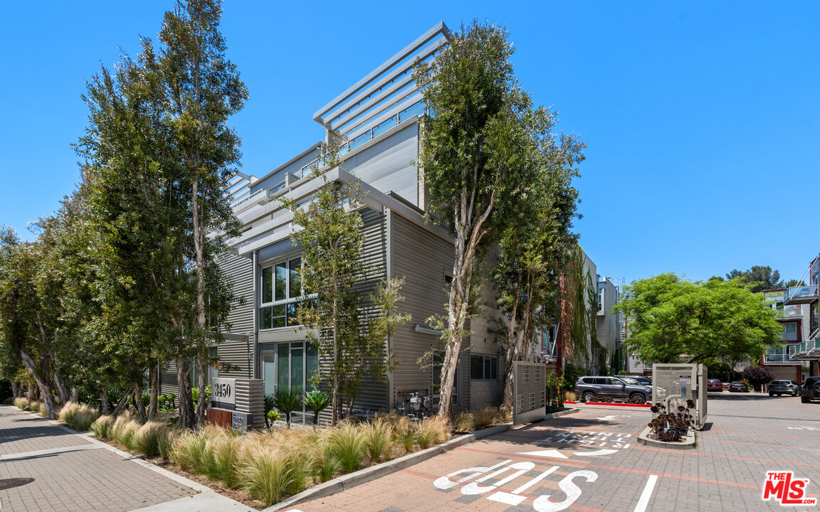 3450 Cahuenga Blvd Unit: 410