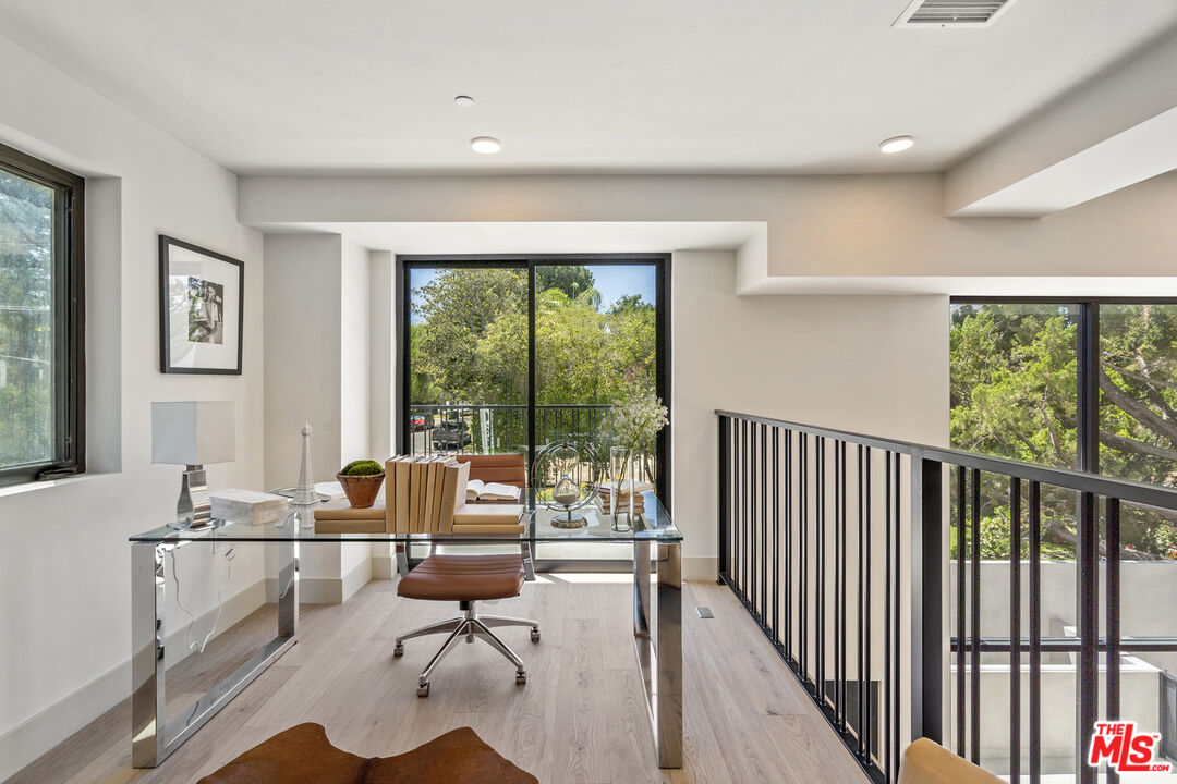 12304 Moorpark St Unit: 101