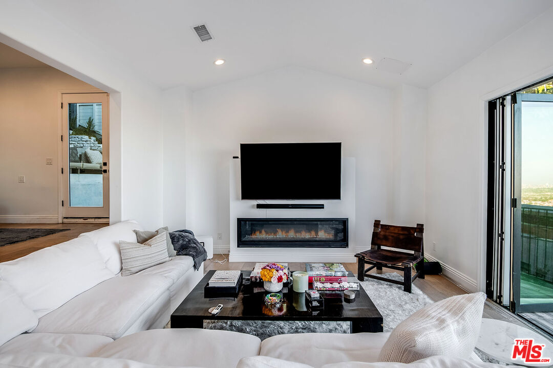 8417 Harold Way