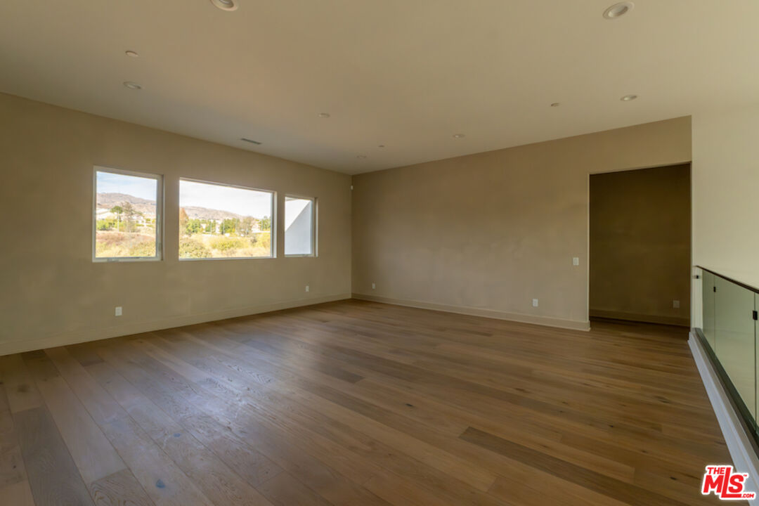 20507 W Edgewood Ct