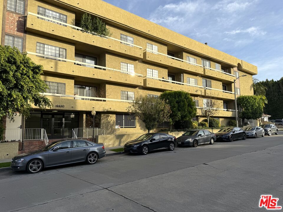 4430 Noble Ave Unit: 209