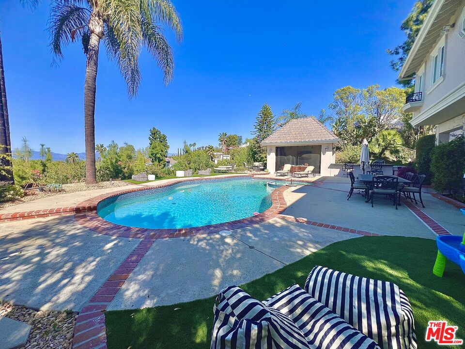 3819 Vista Linda Dr