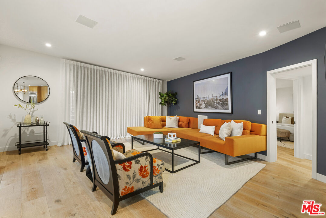 4977 Brewster Dr