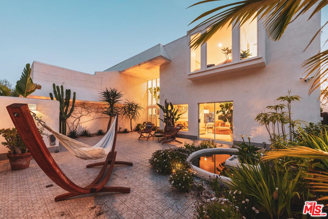 2533 La Condesa Dr