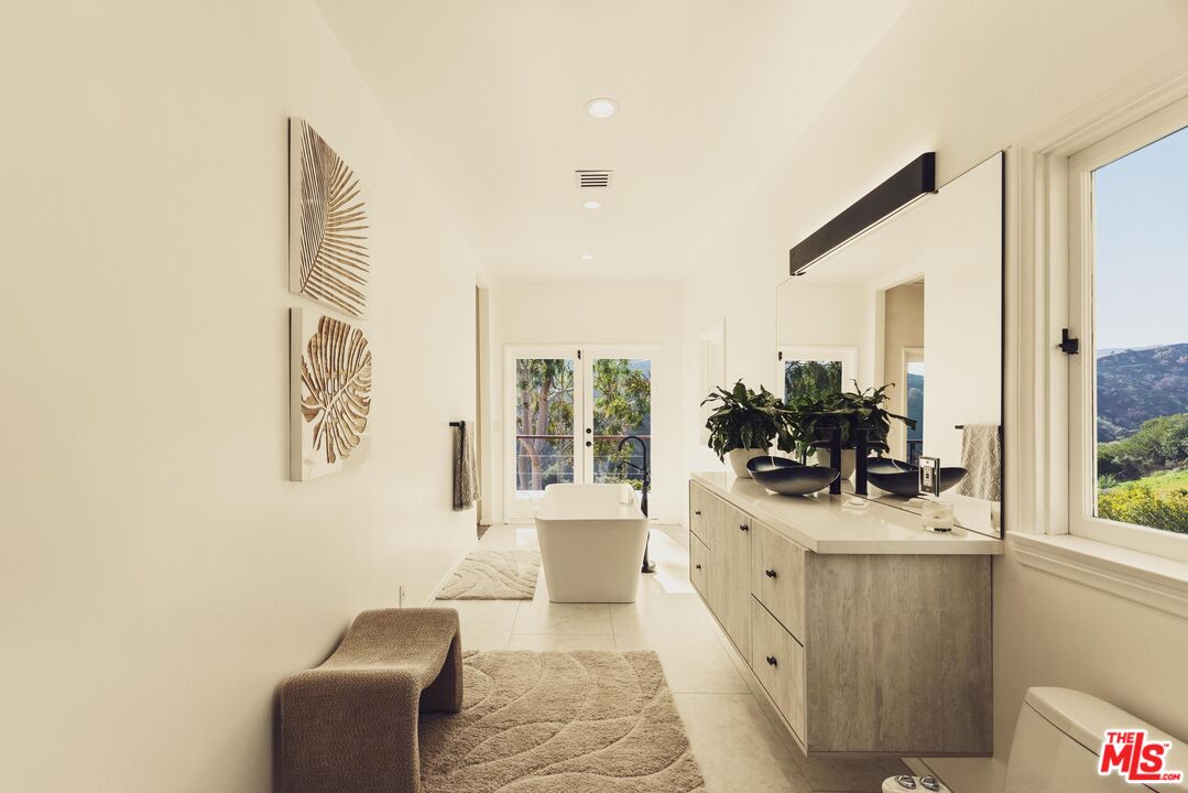 2533 La Condesa Dr
