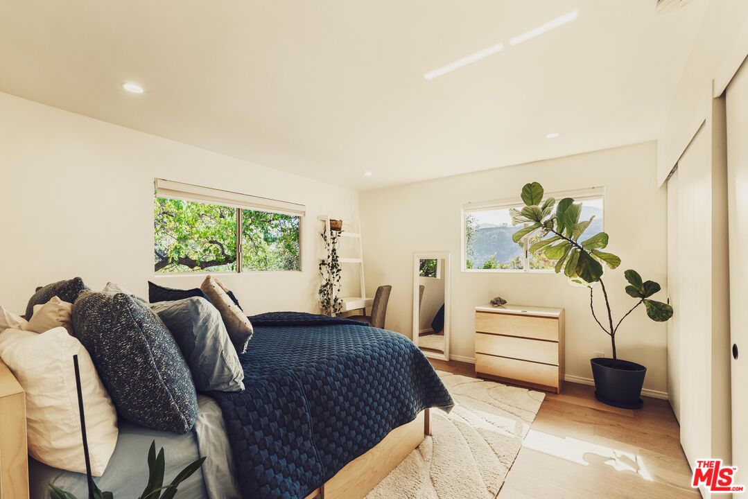 2533 La Condesa Dr