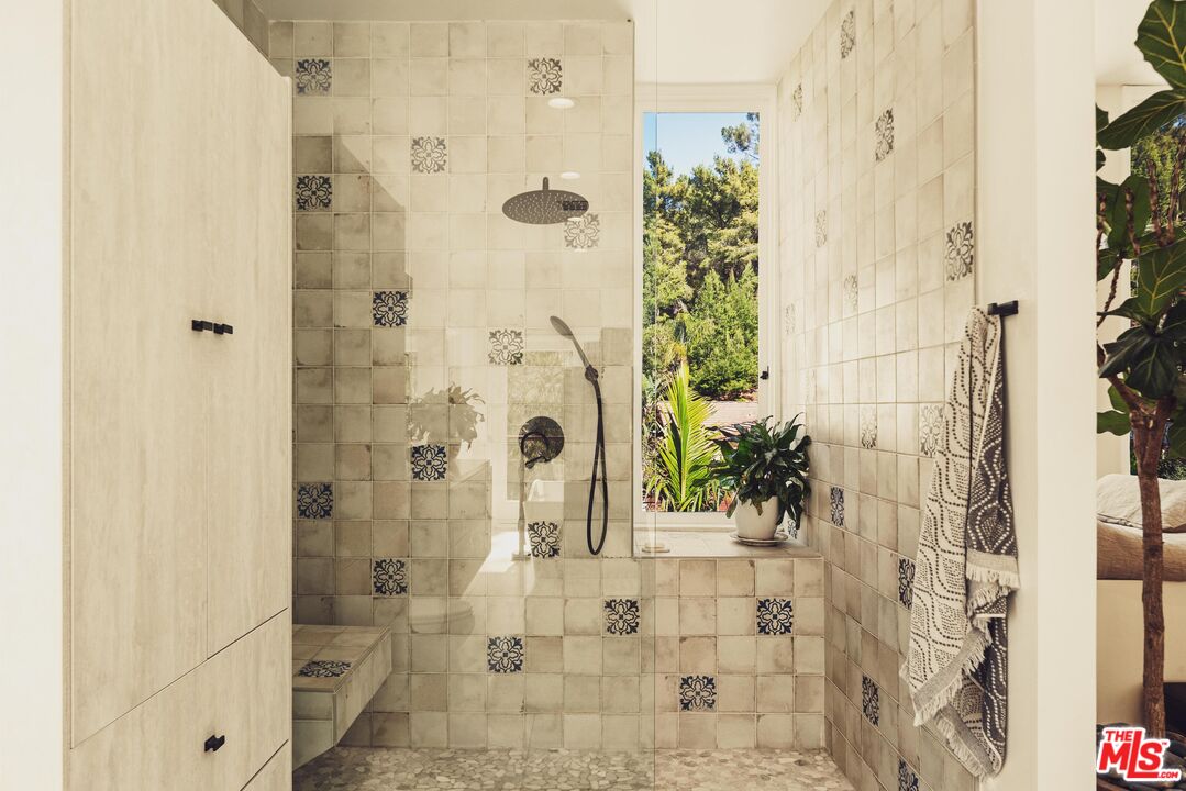 2533 La Condesa Dr