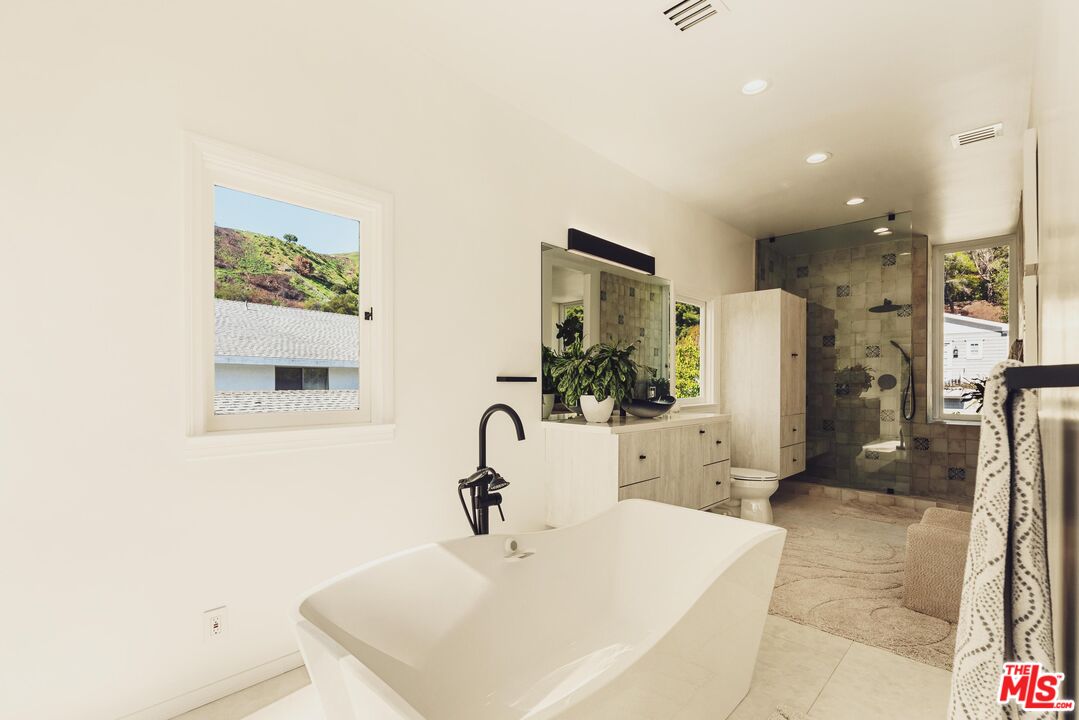 2533 La Condesa Dr