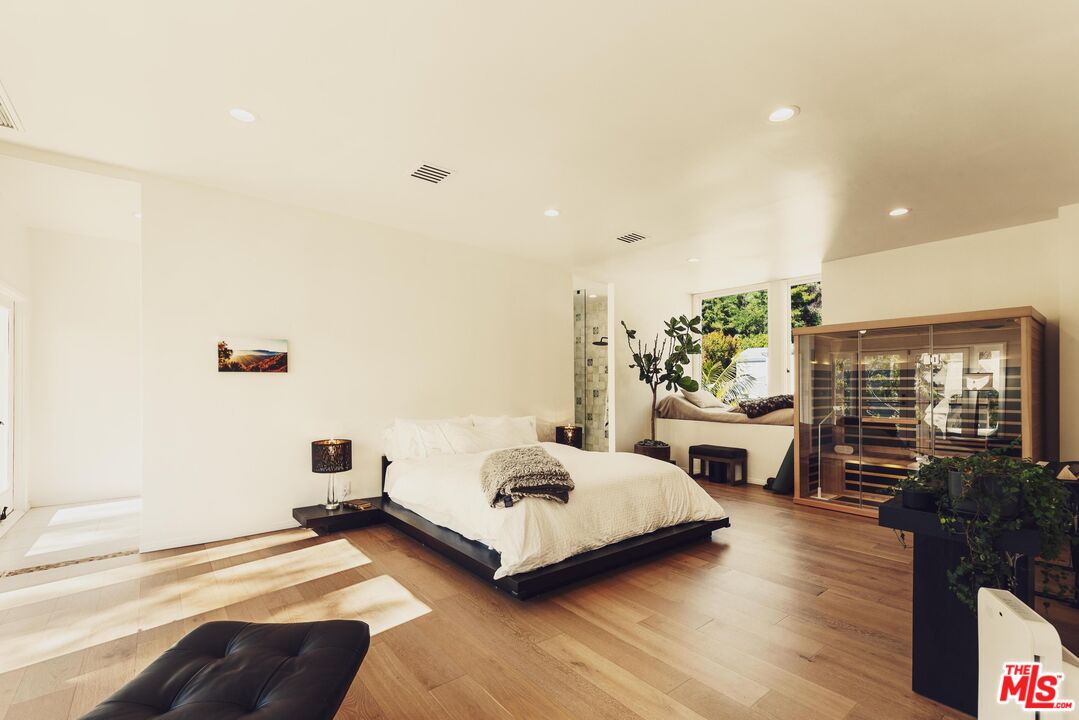 2533 La Condesa Dr