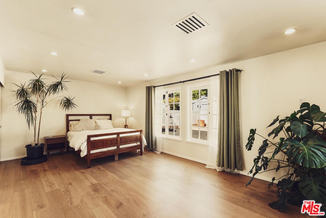 2533 La Condesa Dr