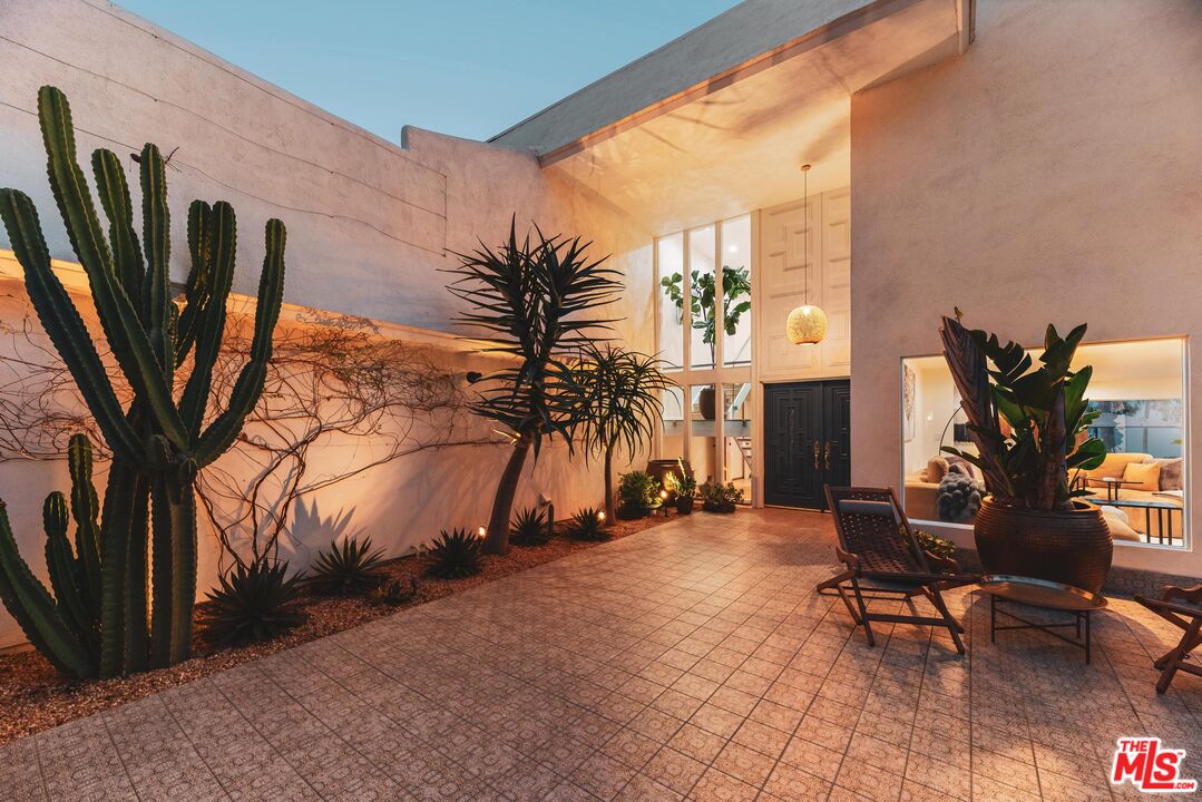 2533 La Condesa Dr
