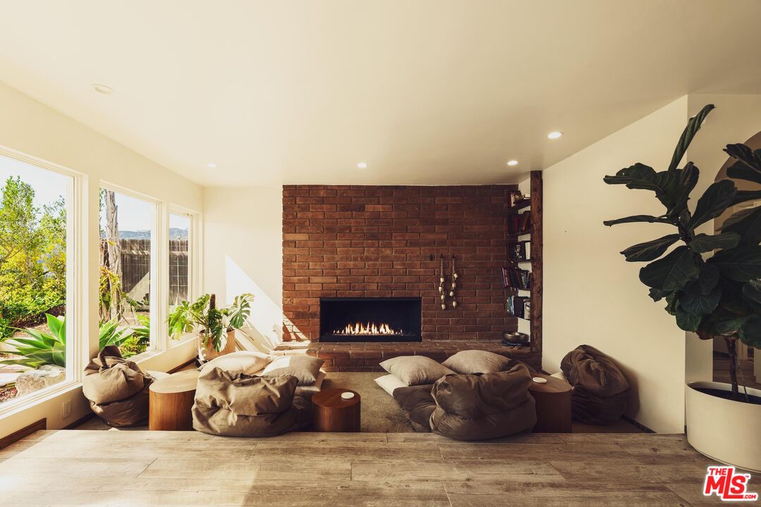2533 La Condesa Dr
