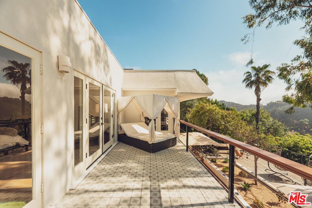 2533 La Condesa Dr