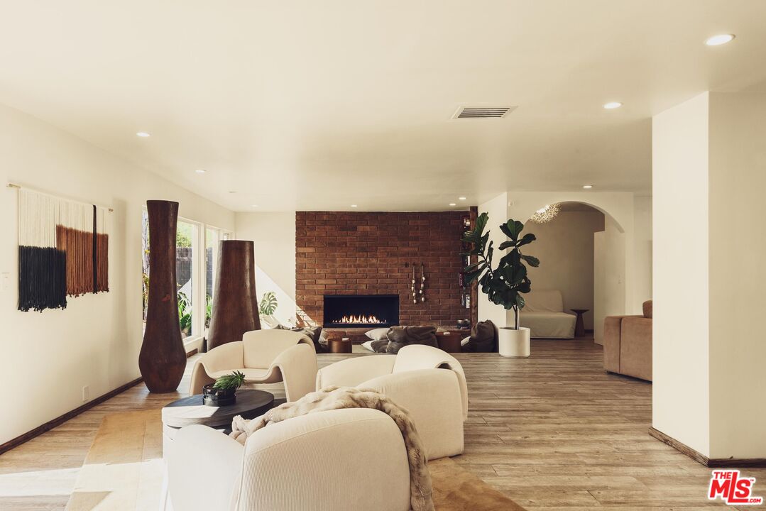 2533 La Condesa Dr