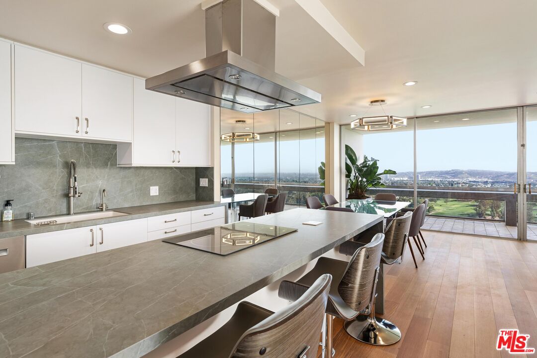 2220 Avenue Of The Stars Unit: 2306