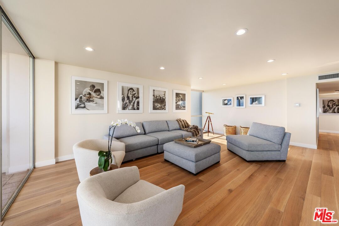 2220 Avenue Of The Stars Unit: 2306