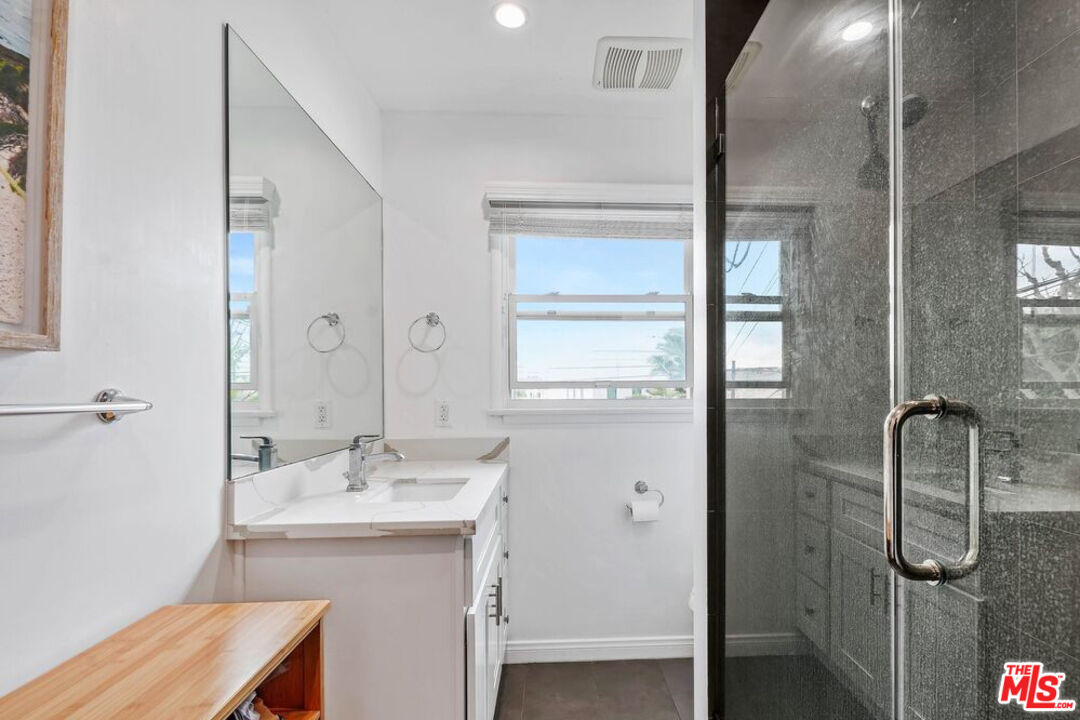 219 3rd Ave Unit: 1/2
