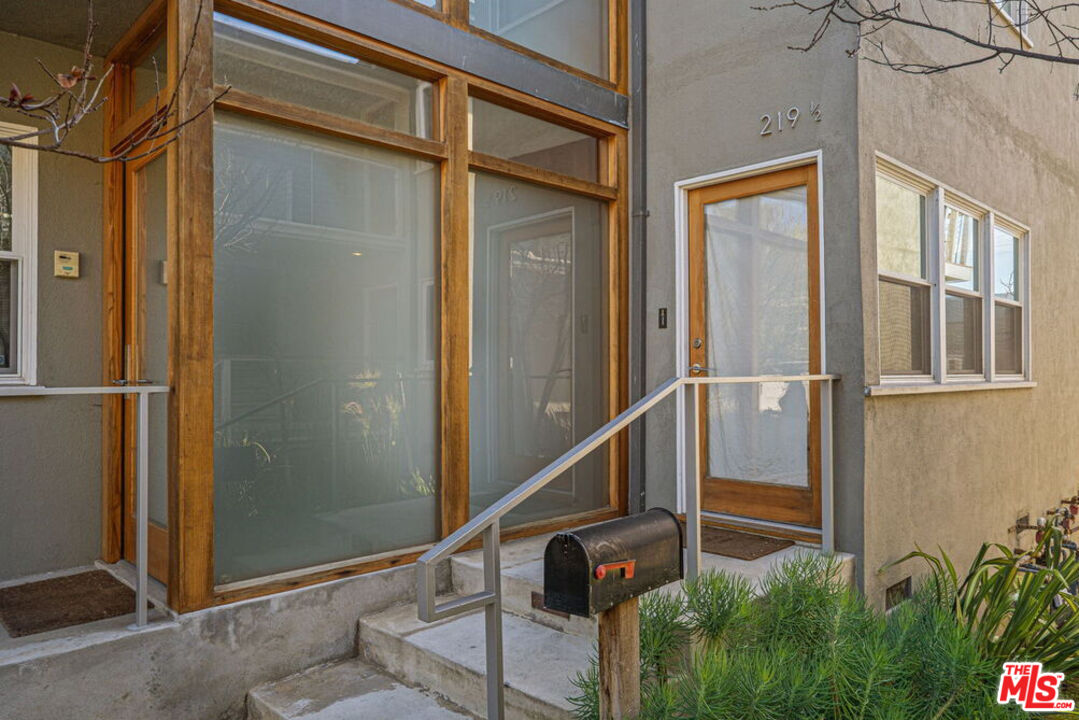 219 3rd Ave Unit: 1/2