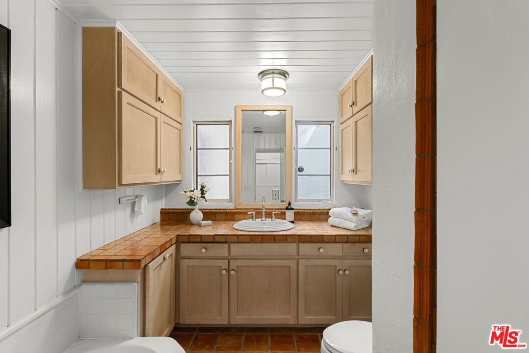 2666 La Cuesta Dr