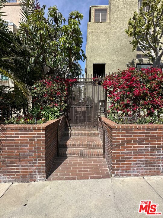 10315 Missouri Ave Unit: 102