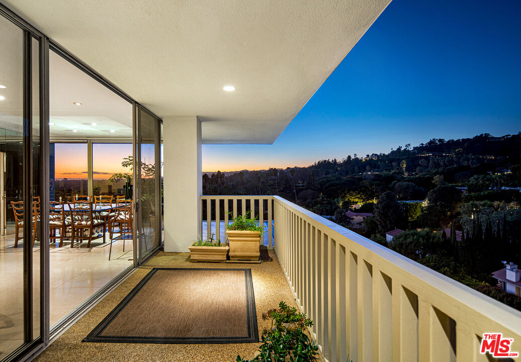 9255 Doheny Rd Unit: 1101