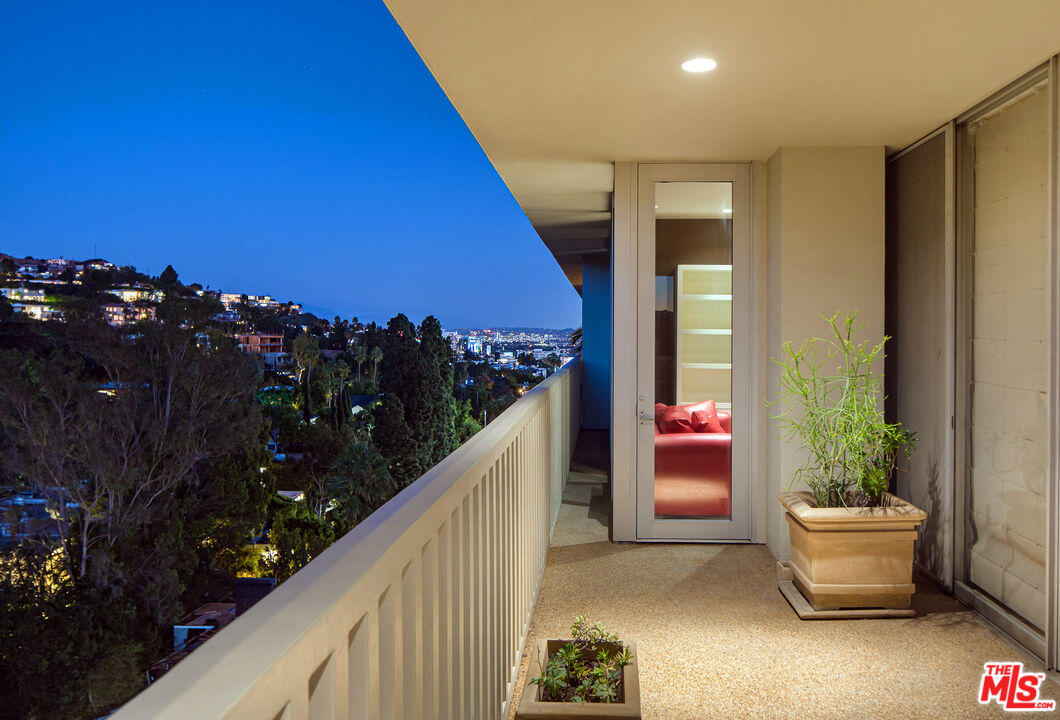 9255 Doheny Rd Unit: 1101