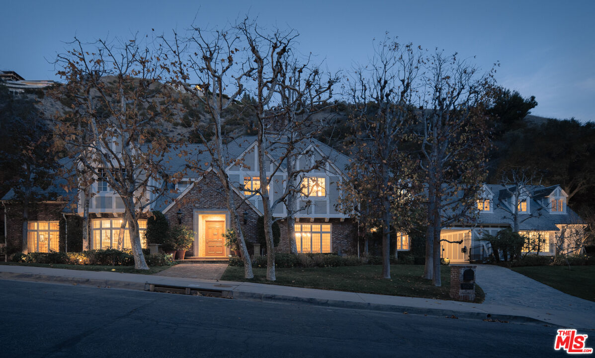 1420 Moraga Dr