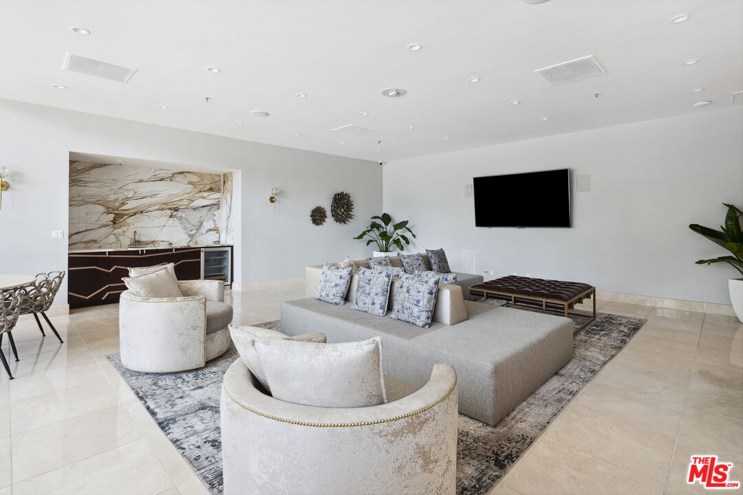 10724 Wilshire Blvd Unit: 1005