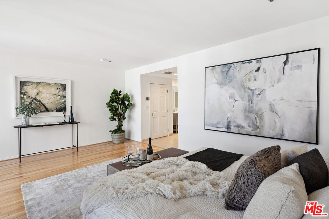 10724 Wilshire Blvd Unit: 1005