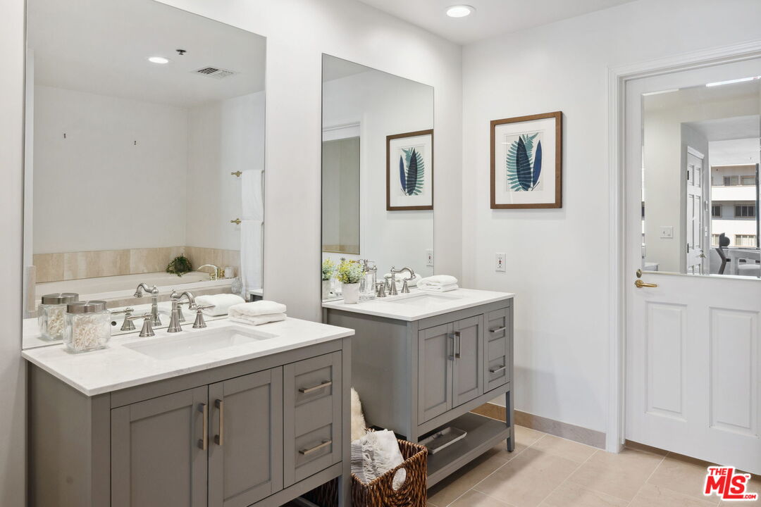10724 Wilshire Blvd Unit: 1005