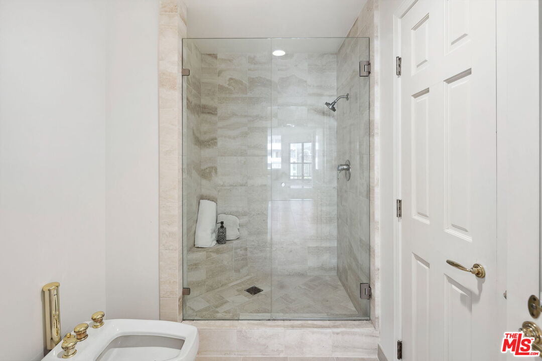 10724 Wilshire Blvd Unit: 1005