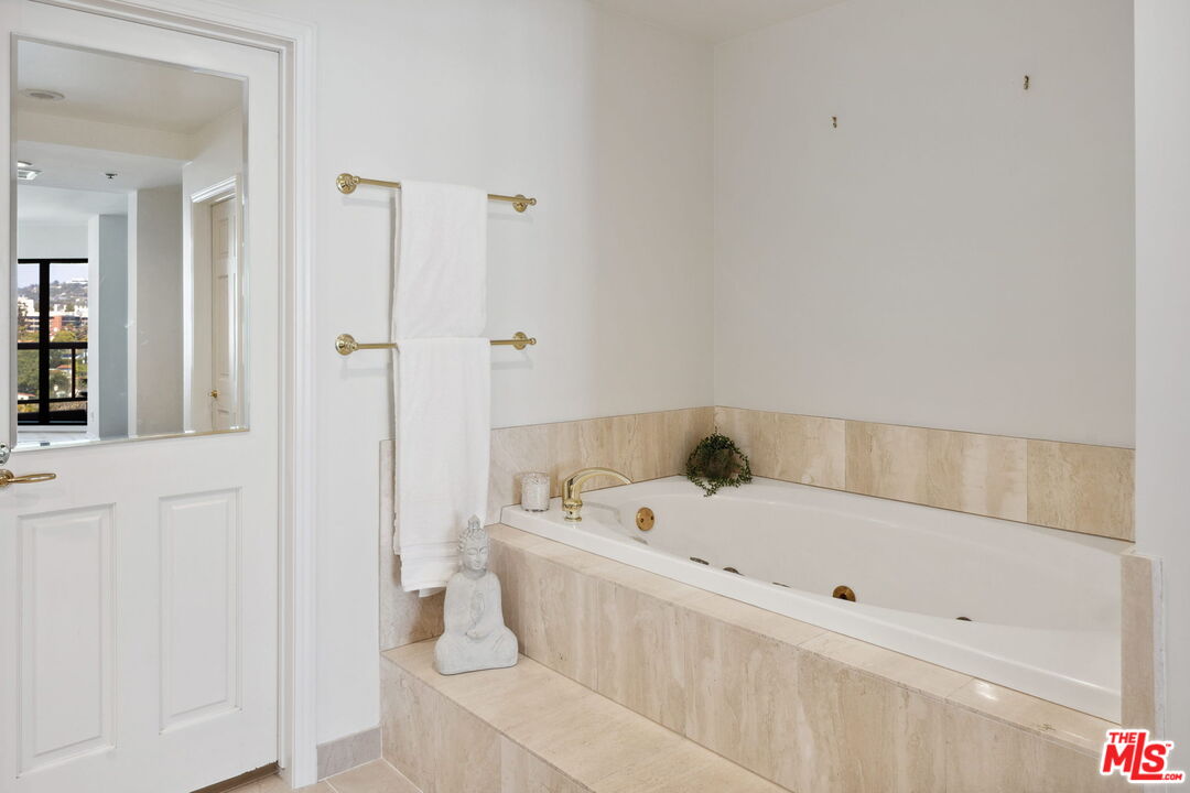 10724 Wilshire Blvd Unit: 1005