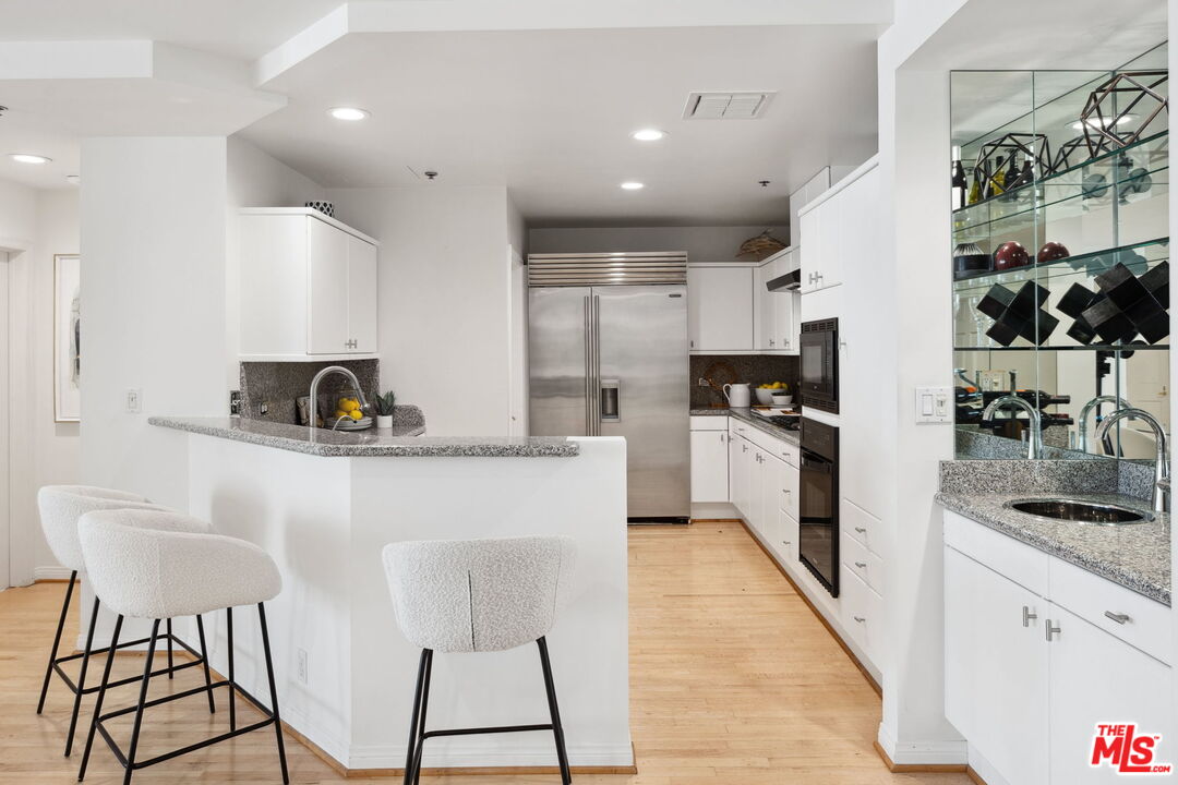 10724 Wilshire Blvd Unit: 1005