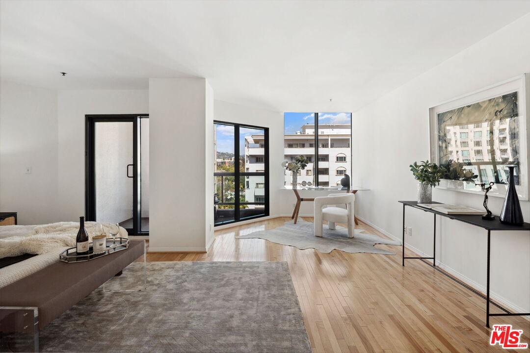 10724 Wilshire Blvd Unit: 1005