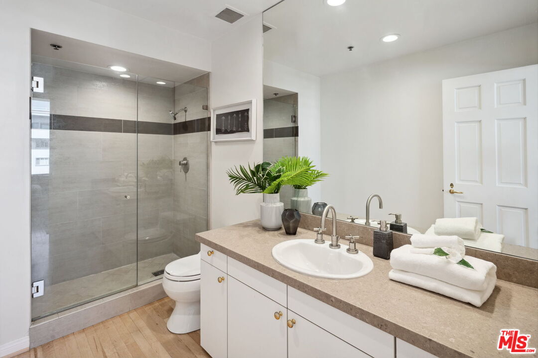 10724 Wilshire Blvd Unit: 1005