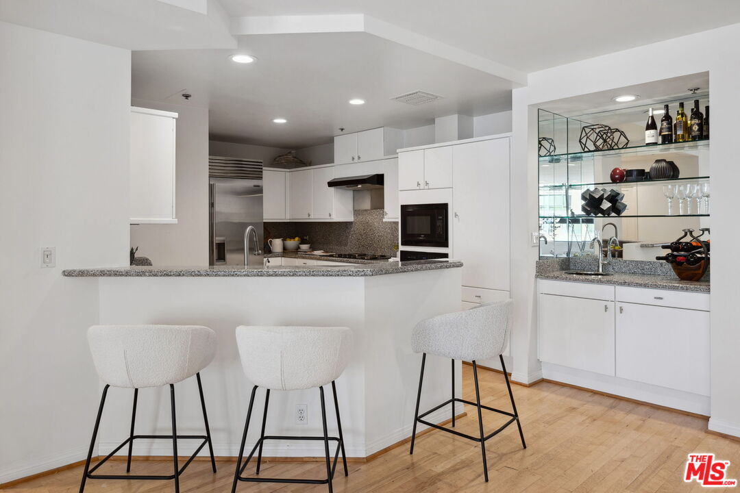 10724 Wilshire Blvd Unit: 1005