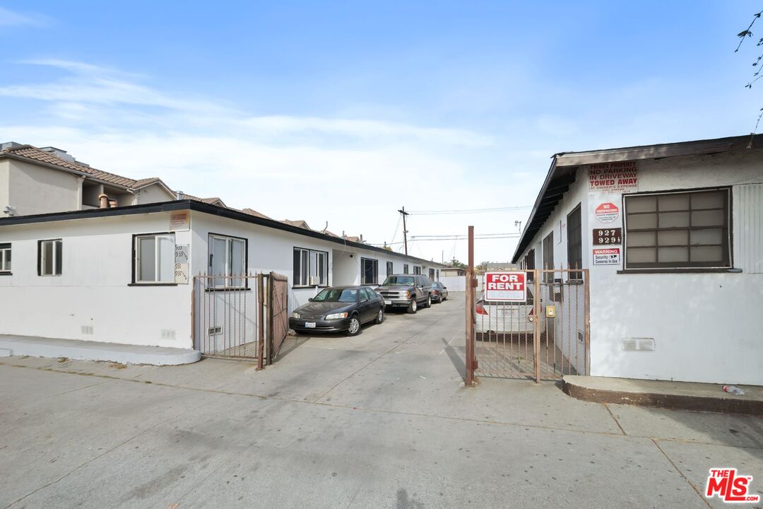931 W Gage Ave