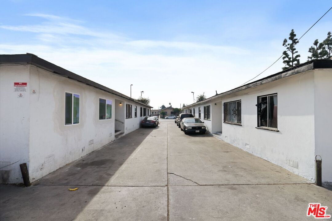 931 W Gage Ave
