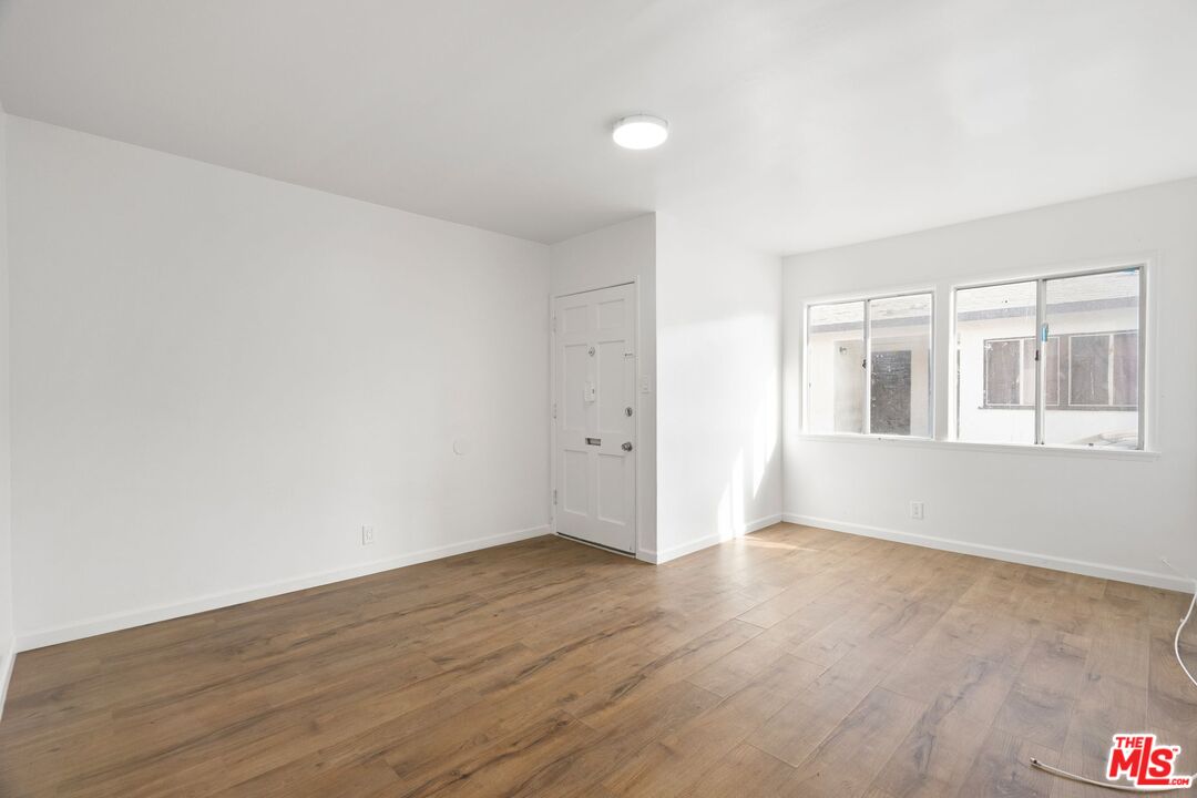 931 W Gage Ave